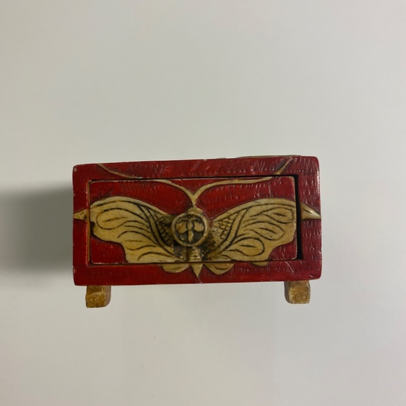 Butterfly Jewelry Box in Stone - Picture 5 of 12